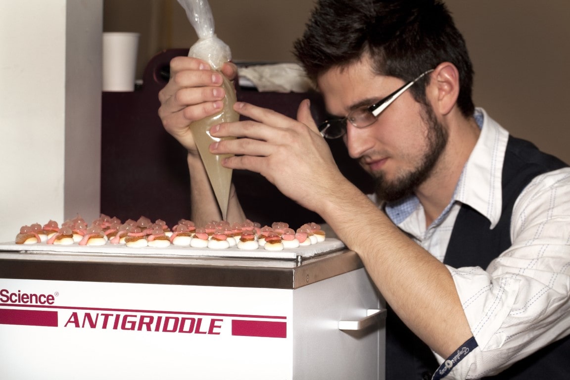 Polyscience Anti Griddle Making Cakes